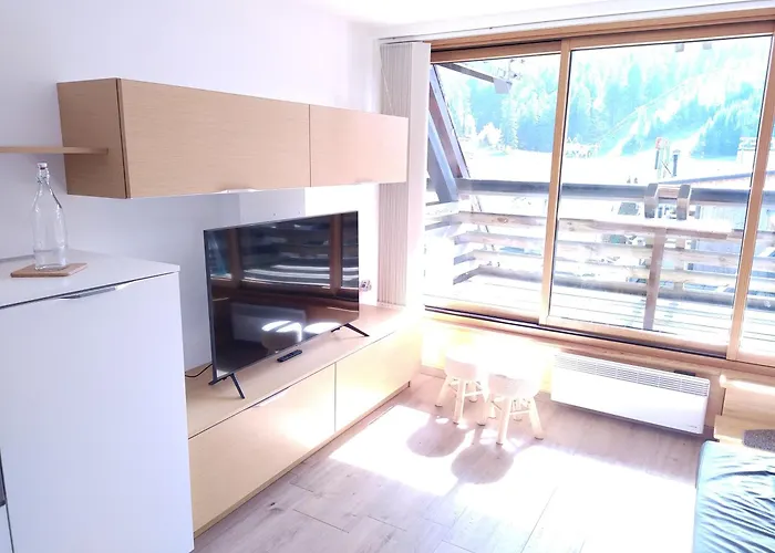 Au Pied Des Pistes * Laveissiere